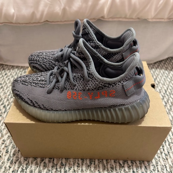 Yeezy 350 v2 grey size 4 - Picture 2 of 7